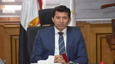 وزير الشباب والرياضة يشارك بماراثون دراجات من المتحف المصري | فيديو