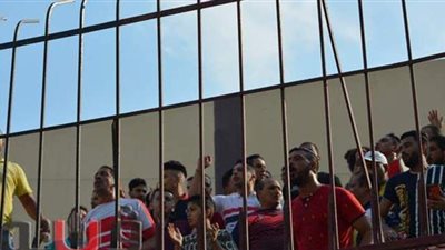 مهاجم الزمالك يقود تشجيع جماهير البلدية قبل مباراة الديربي | صور