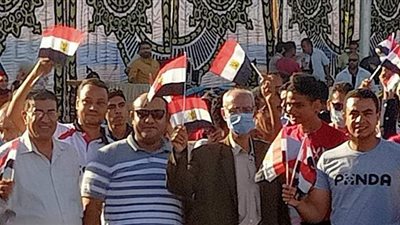 بالأعلام والهتافات.. أهالى المنيا يحتفلون بذكرى نصر أكتوبر | صور
