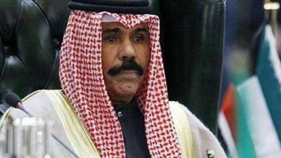 أمير الكويت يقود سيارته دون حراسة عقب أول صلاة جمعة  بعد توليه الحكم|فيديو