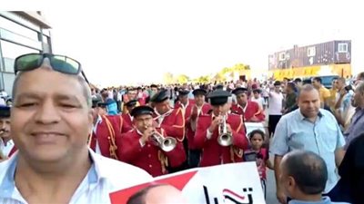 الآلاف من المواطنين يزحفون إلى مكان احتفالية نصر أكتوبر بطنطا |فيديو