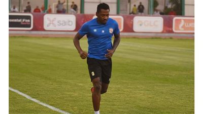 أجايي يؤدي تدريبات منفردة في الأهلي