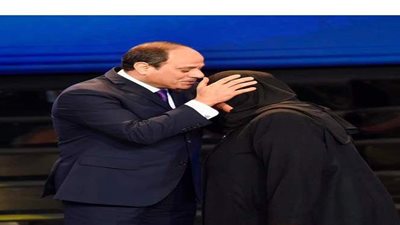 السيسي ينتصر للمرأة.. يؤكد دورها في مسيرة العمل الوطني والإنساني.. ولن يوقع على قانون ينتقص من حقوقها