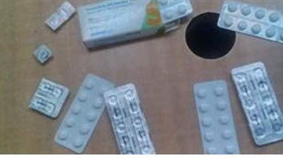 جمارك مطار برج العرب تضبط محاولة تهريب عدد من الأقراص المخدرة