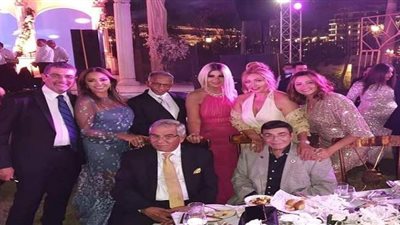 ليلى علوي والراقصة دينا وداليا البحيري بزفاف أمير شاهين | صور