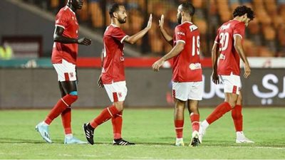 ثلاثة عروض تقرب نجم الأهلي من الرحيل في الموسم الجديد