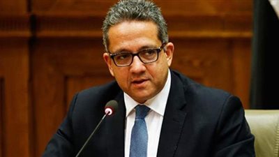 خالد العناني يعلن تفاصيل الكشف الأثري الجديد في سقارة