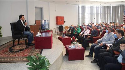وزير الرياضة يناقش مقترحات تطوير المدن الشبابية ومراكز التعليم المدني