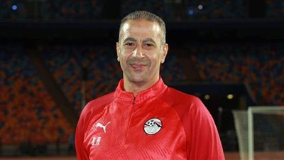 مدرب حراس المنتخب الأولمبي يحتفل بعيد ميلاده الـ46