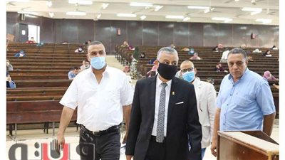 رئيس جامعة جنوب الوادى يتفقد امتحانات الدور الثانى للدراسات العليا بتربية قنا | صور
