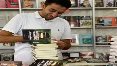 هيثم دبور يوقع روايته 