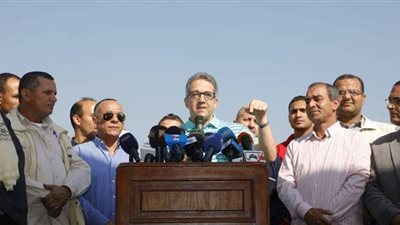 خالد العناني يكشف تفاصيل الكشف الأثري بسقارة | فيديو