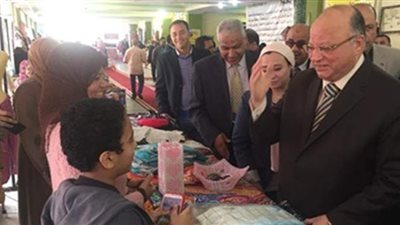 تخفيضات بمعرض الملابس الجاهزة والمفروشات اليدوية | فيديو