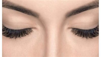 3 خلطات من الزيوت الطبيعية لها مفعول السحر في تكثيف رموشك