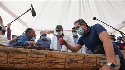 نشرة أخبار فيتو..  السيسي يلتقي وزير العدل وممثلي شباب القضاة..  وتفاصيل اكتشاف 59 تابوتا أثريا بسقارة