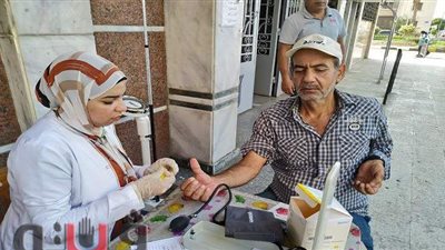 100 مليون صحة تفحص  المواطنين أمام ديوان مناخ بورسعيد | فيديو وصور