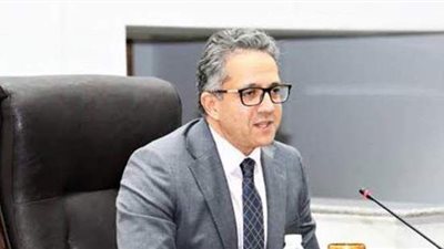 وزير الآثار: 