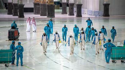 400 عامل لتطهير وتعقيم المسجد الحرام في 15 دقيقة | صور