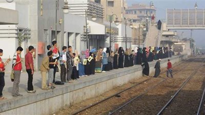 إصابة شخص سقط من قطار الصعيد في المنيا