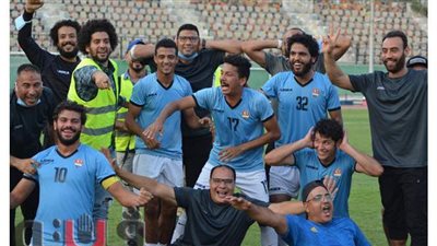 لاعبو غزل المحلة يحتفلون باقتراب الصعود للممتاز على طريقة مؤمن زكريا | صور