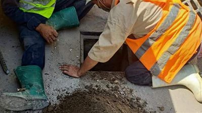 تطهير بالوعات الأمطار بحي العمرانية| صور