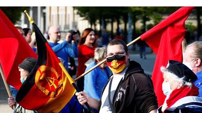 الآلاف يحتجون على قيود كورونا في ألمانيا