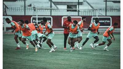 ٣٠ دقيقة مرانًا بدنيًّا وفقرات متنوعة للاعبي الأهلي