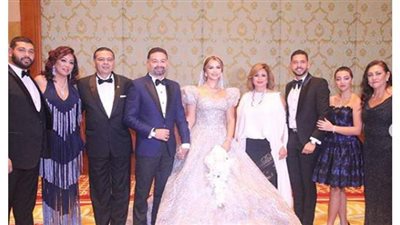 إلهام شاهين تنشر صورا جديدة من زفاف شقيقها: أكبر فرحة في حياتي