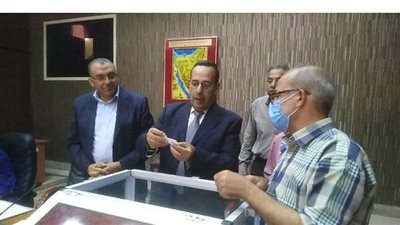 إجراء قرعة توزيع الوحدات السكنية على المنقولين من الشيخ زويد ورفح