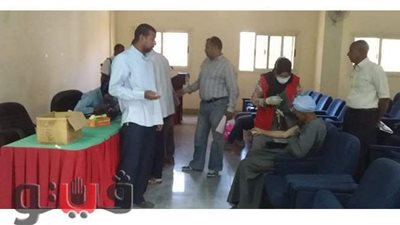 فرق 100 مليون صحة تفحص موظفي وعمال مدينة الزينية | صور