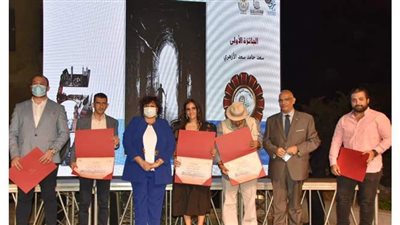 وزيرة الثقافة تسلم جوائز الفائزين بمسابقة تراثي للفنون البصرية