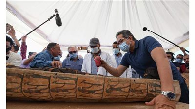 الآثار تعلن أكبر كشف أثري بسقارة.. العثور على 59 تابوتا مغلقا داخل آبار الدفن.. 60 سفيرًا يشاركون في  الحدث