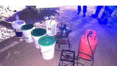 قوات الأمن السعودية  تضبط مصنعا للخمور  بنجران