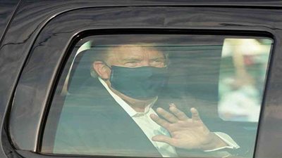 ترامب يتجول بسيارته خارج المستشفى لتحية أنصاره | فيديو