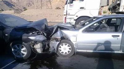 مصرع سائق وإصابة 5 آخرين في تصادم سيارتين بسوهاج