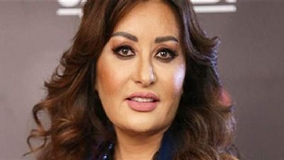 لطيفة تخطف الأنظار بالأزرق في جلسة تصوير جديدة