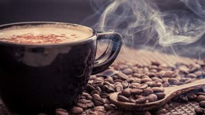 دراسة بريطانية: تناول القهوة على الريق يؤثر سلبا فى الصحة
