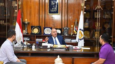 محافظ قنا والسكرتير العام يستقبلان عددا من المواطنين للاستماع إلى شكواهم | صور