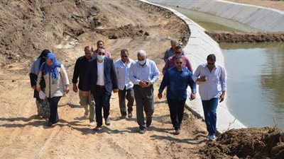 نائب محافظ الإسماعيلية يتفقد مخرات السيول بالتل الكبير | صور