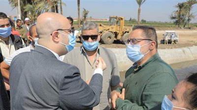 محافظ بني سويف يتابع مشروع تبطين وتأهيل الترع بمركز ببا