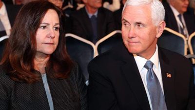 سلبية نتيجة فحص كورونا لنائب ترامب وزوجته