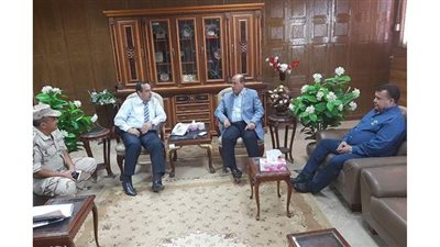 محافظ شمال سيناء يستقبل نائب وزير الإسكان ورئيس جهاز التعمير