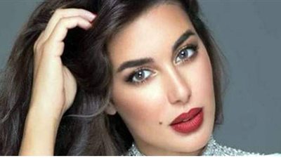 ياسمين صبري بإطلالة هادئة بالأبيض في أحدث ظهور