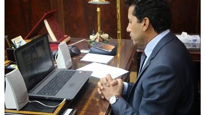 وزير الرياضة يشارك في لقاء الاتحاد العربي للصحافة الرياضية عبر الفيديو كونفرانس