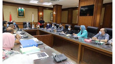 نائب محافظ سوهاج يجتمع مع اللجنة لفحص قرارات ترخيص عمال البناء