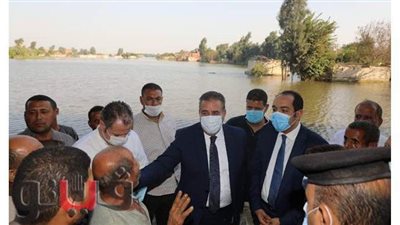 توزيع مواد غذائية ولحوم على المتضررين من  ارتفاع منسوب مياه النيل بأشمون