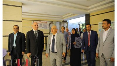 رئيس جامعة الأقصر في جولة تفقدية لكلية السياحة والفنادق | صور