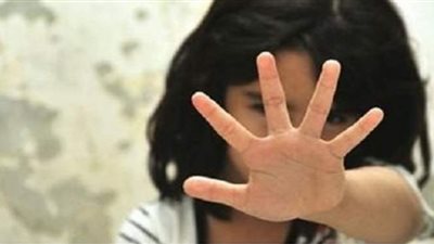 عرض طفلة على الطب الشرعي بعد اتهام شاب بهتك عرضها بالشرقية