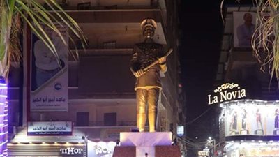 إضاءة منطقة تمثال السادات في المنوفية احتفالاً بذكرى انتصارات أكتوبر |  صور