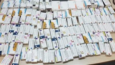 ضبط راكبة فرنسية حاولت تهريب 4 آلاف و 665 قرص مخدر بمطار القاهرة